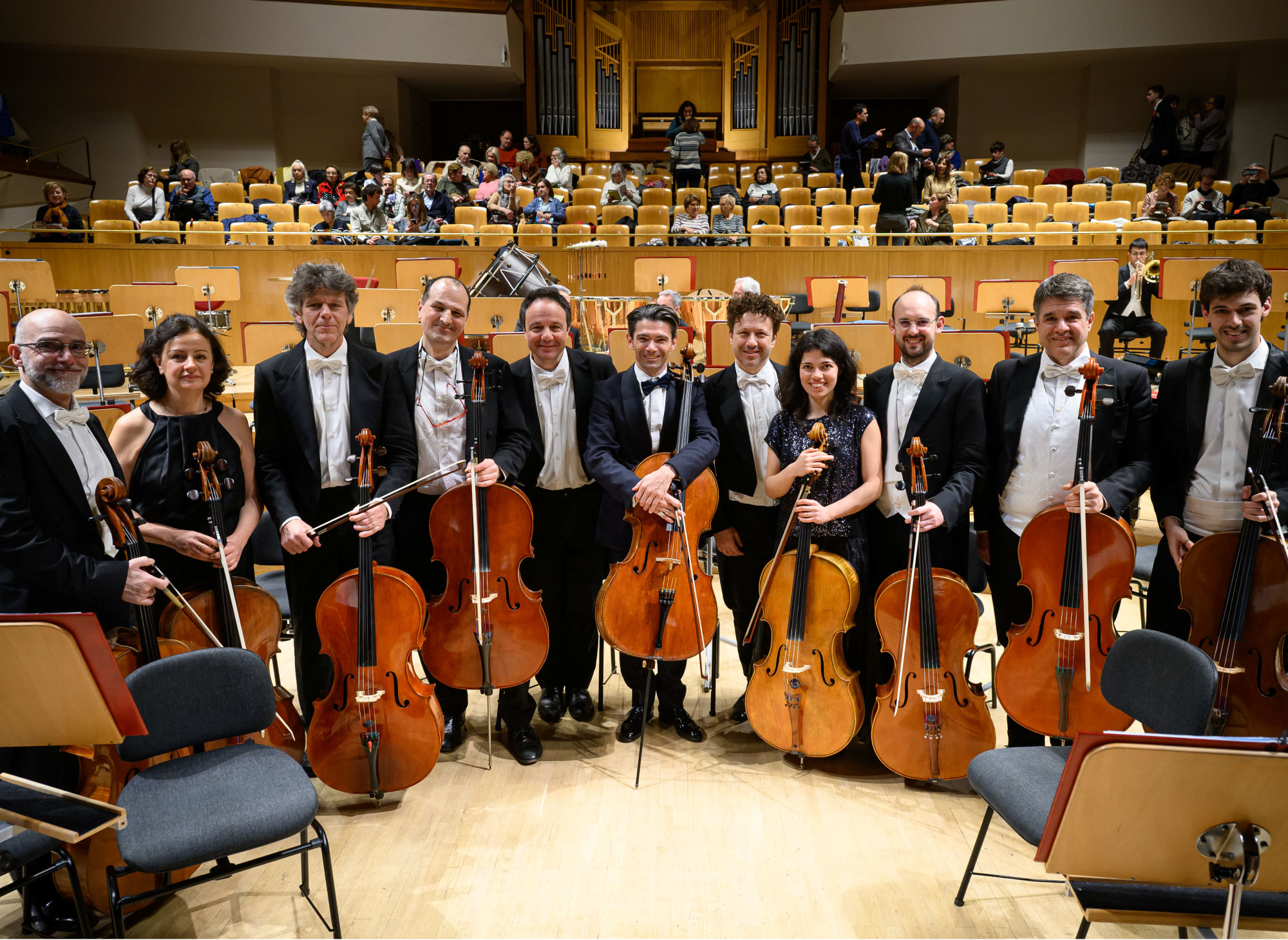 2000X1460violoncellisti-della-scala